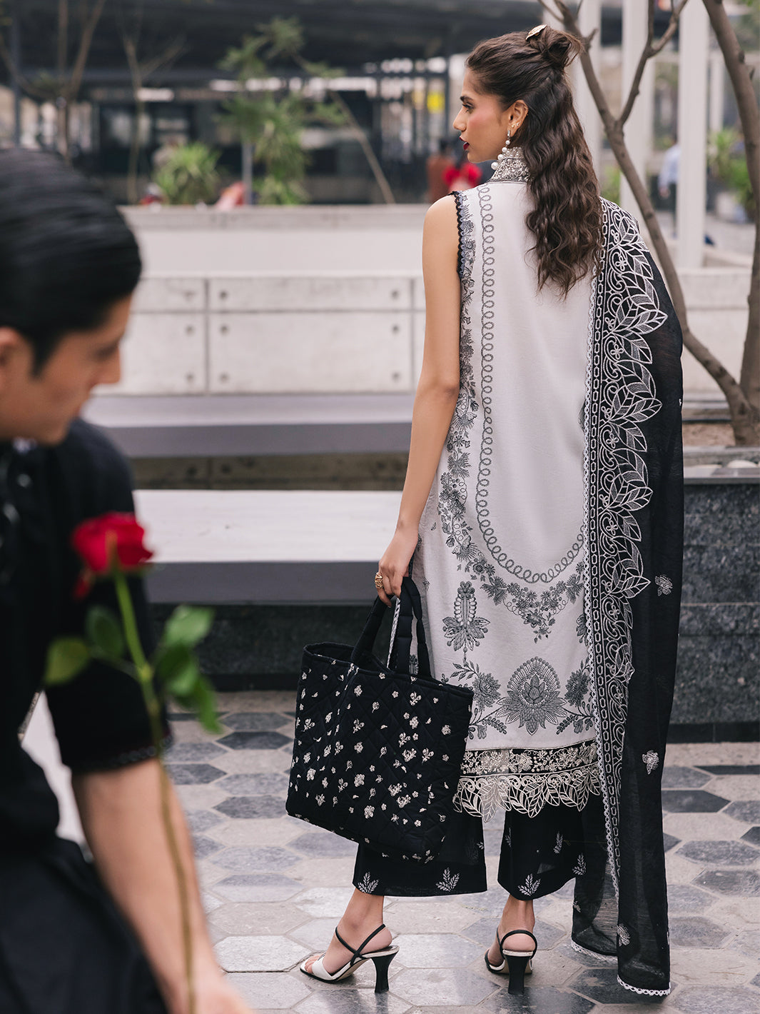 D-09 Daisy | 3 Pc Unstitched Lawn Suit Boardway By Mahnur
